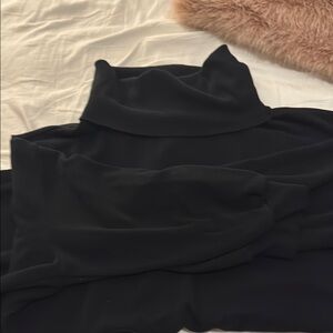Elegant Black Turtleneck sweatshirt
